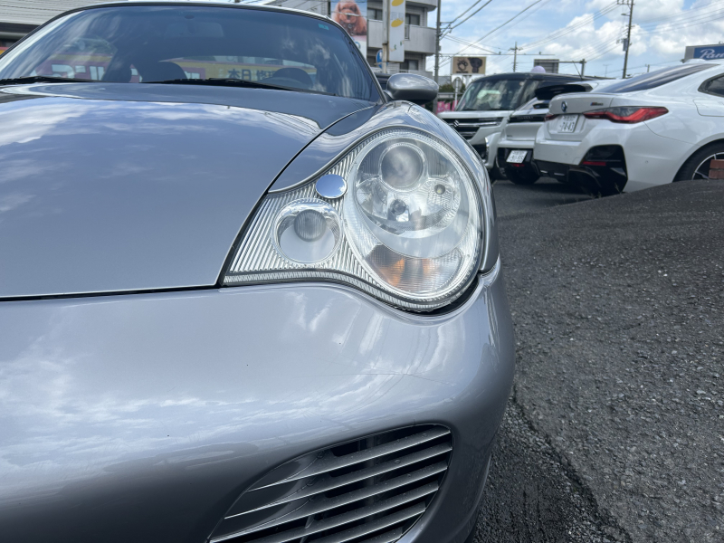 ポルシェ 911(Type996) カレラ　40thアニバーサリーエディション　左H  6MT　専用フロントバンパー、サイドスカート　ポリッシュ仕上げホイール　サンルーフ　シートヒーター