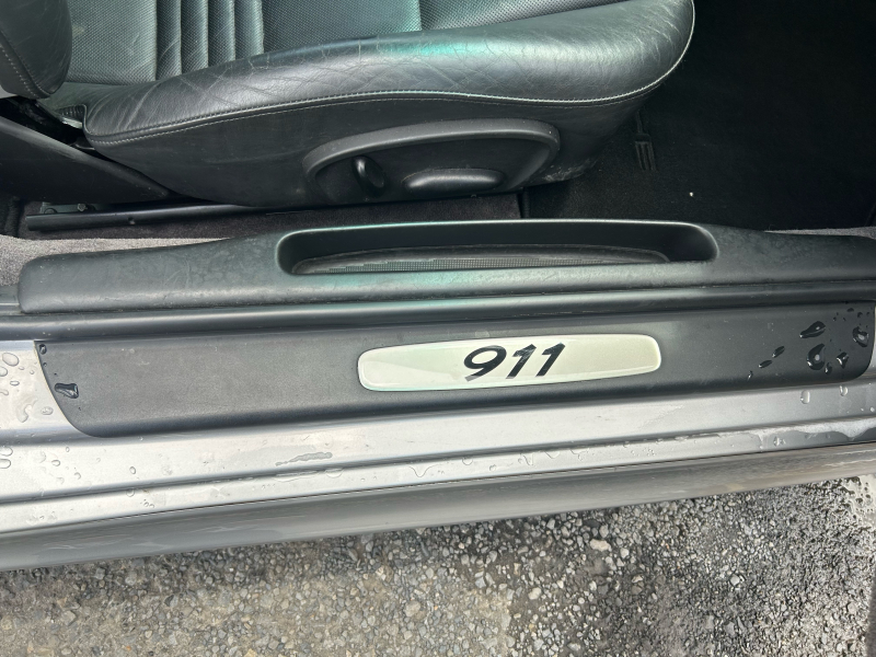 ポルシェ 911(Type996) カレラ　40thアニバーサリーエディション　左H  6MT　専用フロントバンパー、サイドスカート　ポリッシュ仕上げホイール　サンルーフ　シートヒーター