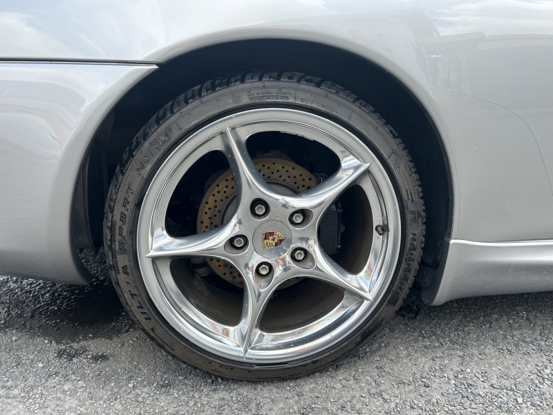 ポルシェ 911(Type996) カレラ　40thアニバーサリーエディション　左H  6MT　専用フロントバンパー、サイドスカート　ポリッシュ仕上げホイール　サンルーフ　シートヒーター