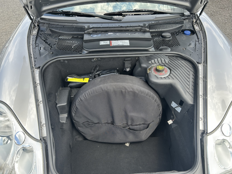 ポルシェ 911(Type996) カレラ　40thアニバーサリーエディション　左H  6MT　専用フロントバンパー、サイドスカート　ポリッシュ仕上げホイール　サンルーフ　シートヒーター