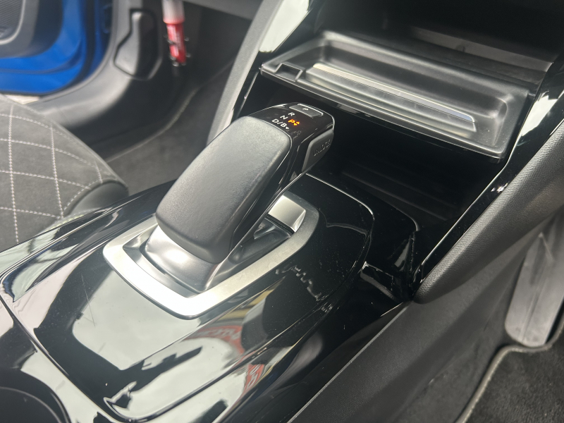 プジョー E-208 GT  クルーズコントロール　シートヒーター　ハーフレザーシート　17インチアルミ　ブラックルーフ　純正ナビ　地デジTV　ドラレコ　ETC