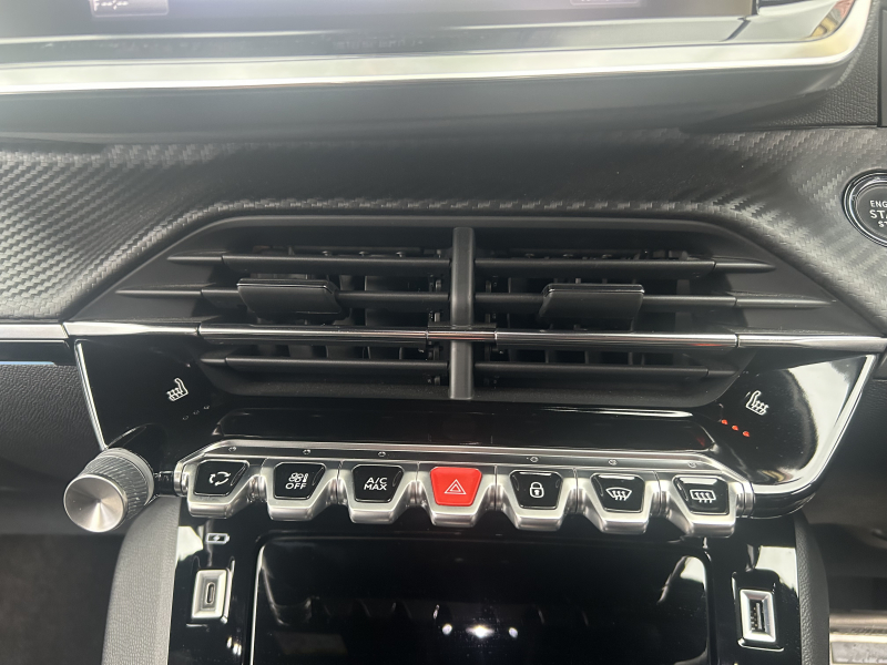 プジョー E-208 GT  クルーズコントロール　シートヒーター　ハーフレザーシート　17インチアルミ　ブラックルーフ　純正ナビ　地デジTV　ドラレコ　ETC
