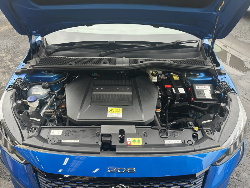 プジョー E-208 GT  クルーズコントロール　シートヒーター　ハーフレザーシート　17インチアルミ　ブラックルーフ　純正ナビ　地デジTV　ドラレコ　ETC