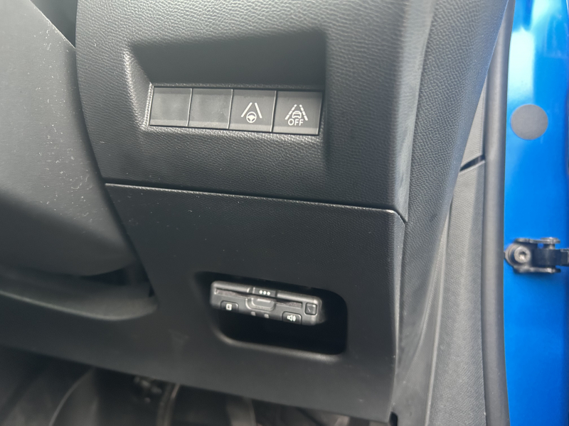 プジョー E-208 GT  クルーズコントロール　シートヒーター　ハーフレザーシート　17インチアルミ　ブラックルーフ　純正ナビ　地デジTV　ドラレコ　ETC