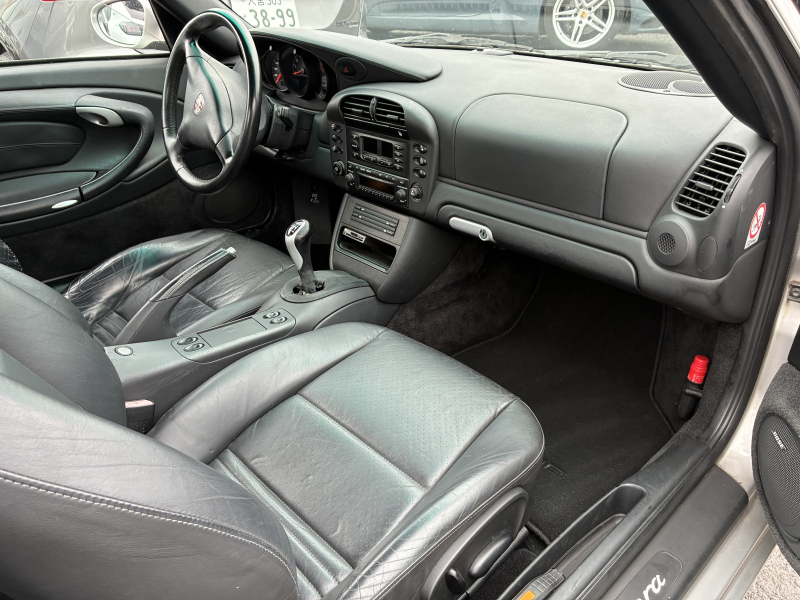 ポルシェ 911(Type996) カレラ　左H　6MT  純正アルミ　後期モデル