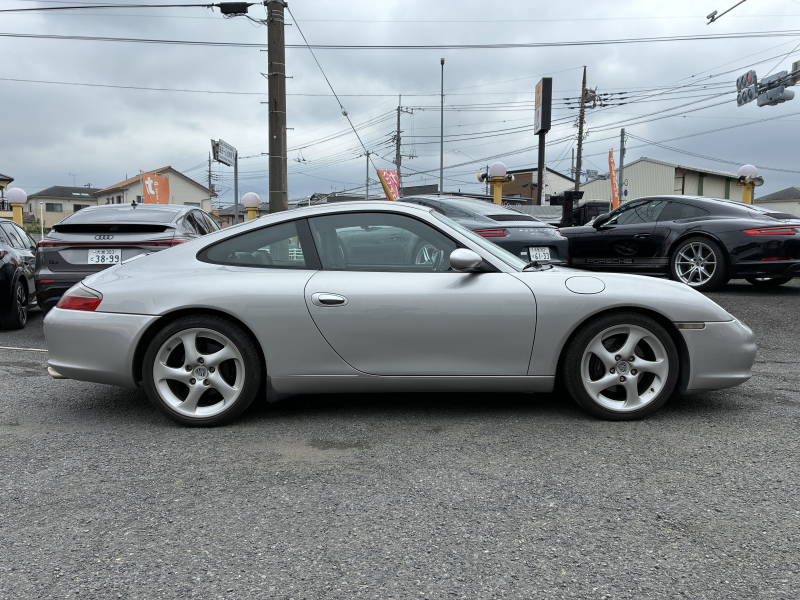 ポルシェ 911(Type996) カレラ　左H　6MT  純正アルミ　後期モデル