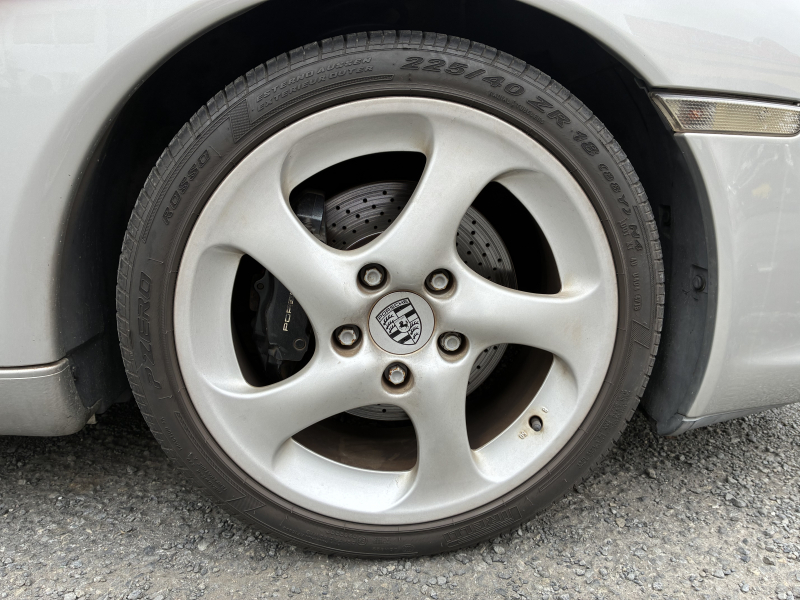 ポルシェ 911(Type996) カレラ　左H　6MT  純正アルミ　後期モデル