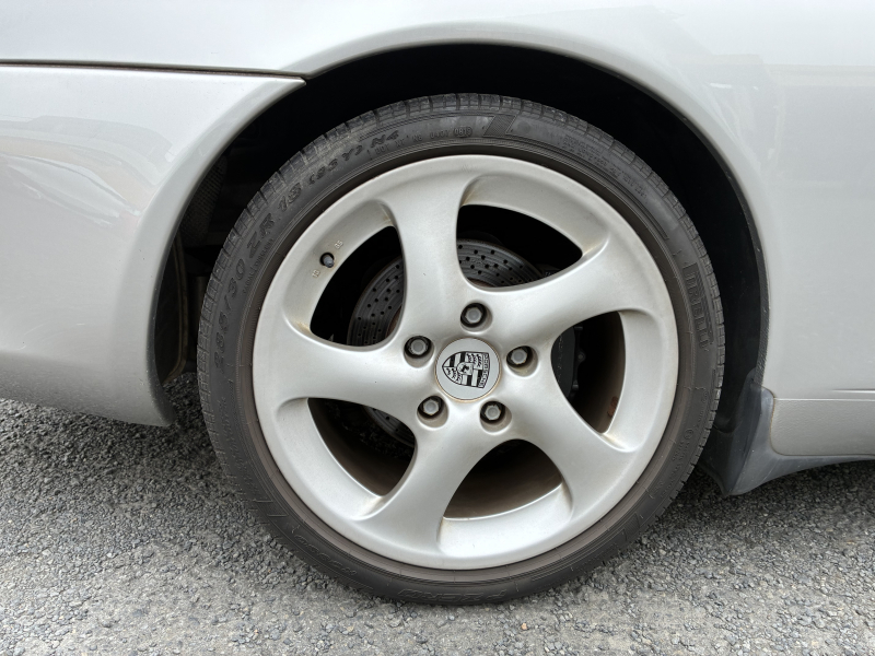 ポルシェ 911(Type996) カレラ　左H　6MT  純正アルミ　後期モデル