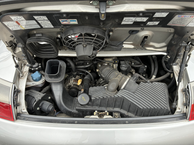ポルシェ 911(Type996) カレラ　左H　6MT  純正アルミ　後期モデル