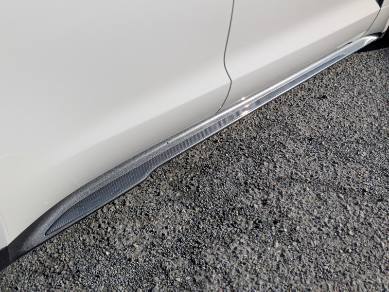ポルシェ タイカン GTS  【希少PDCC、PSCB、リアアクスルステアリング装着車両】 人気のクレヨンカラー