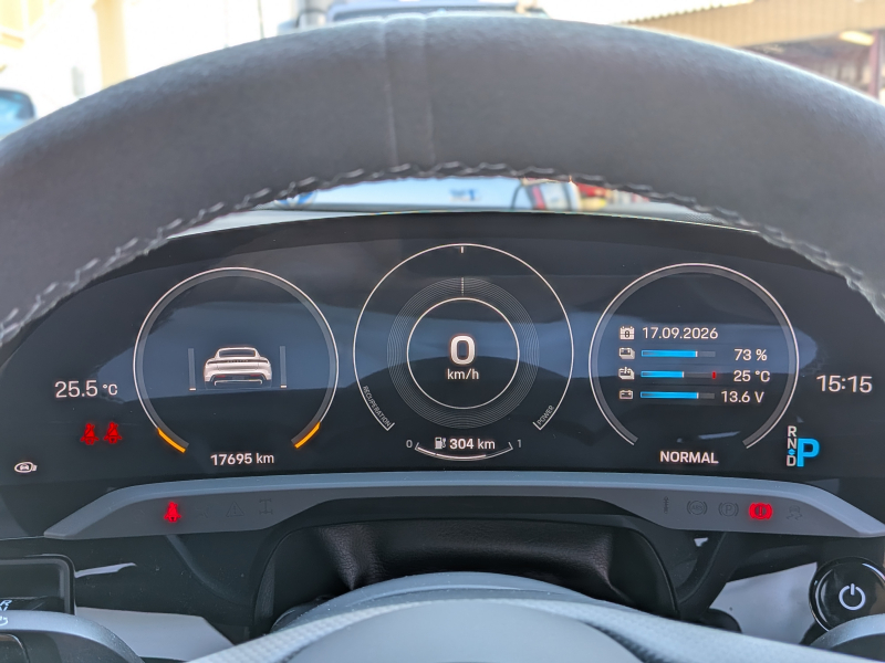 ポルシェ タイカン GTS  【希少PDCC、PSCB、リアアクスルステアリング装着車両】 人気のクレヨンカラー