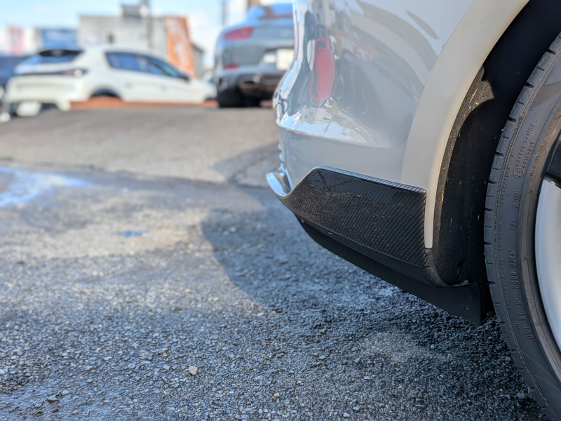 ポルシェ タイカン GTS  【希少PDCC、PSCB、リアアクスルステアリング装着車両】 人気のクレヨンカラー