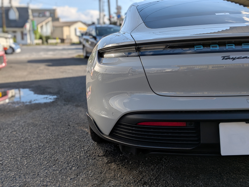ポルシェ タイカン GTS  【希少PDCC、PSCB、リアアクスルステアリング装着車両】 人気のクレヨンカラー