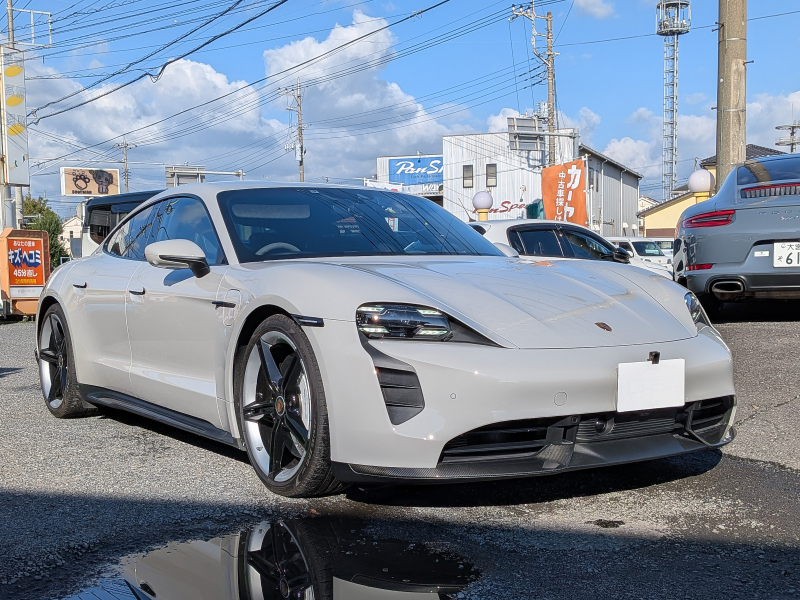 ポルシェ タイカン GTS  【希少PDCC、PSCB、リアアクスルステアリング装着車両】 人気のクレヨンカラー