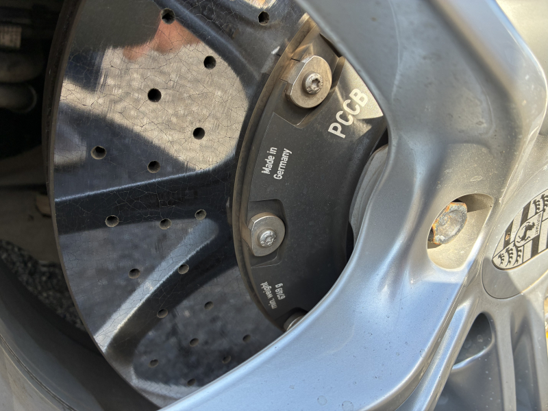 ポルシェ 911(Type991.2) カレラS　右H　PDK 　スポーツクロノPKG　スポーツエグゾースト　PCCB　PASM　ACC　シートヒーター　BOSE　　クレストエンボス加工ヘッドレスト　内装ルクソールベージュ
