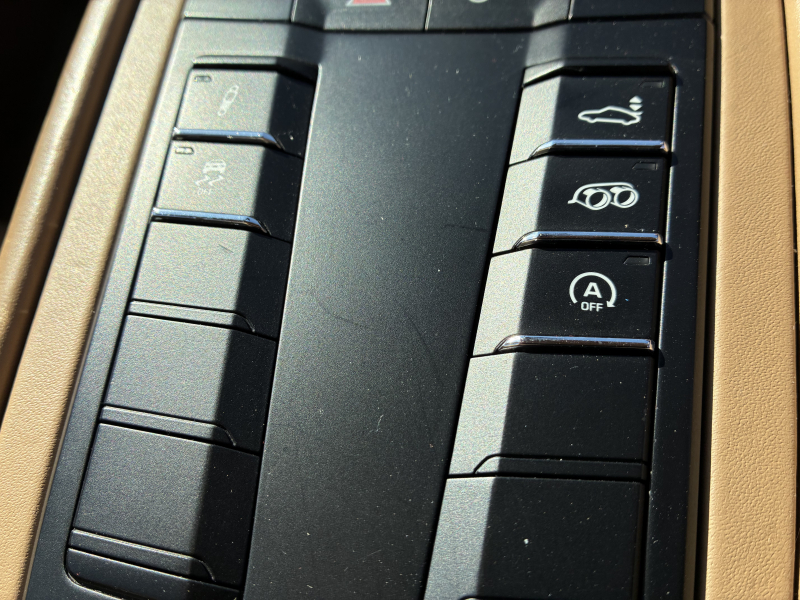ポルシェ 911(Type991.2) カレラS　右H　PDK 　スポーツクロノPKG　スポーツエグゾースト　PCCB　PASM　ACC　シートヒーター　BOSE　　クレストエンボス加工ヘッドレスト　内装ルクソールベージュ