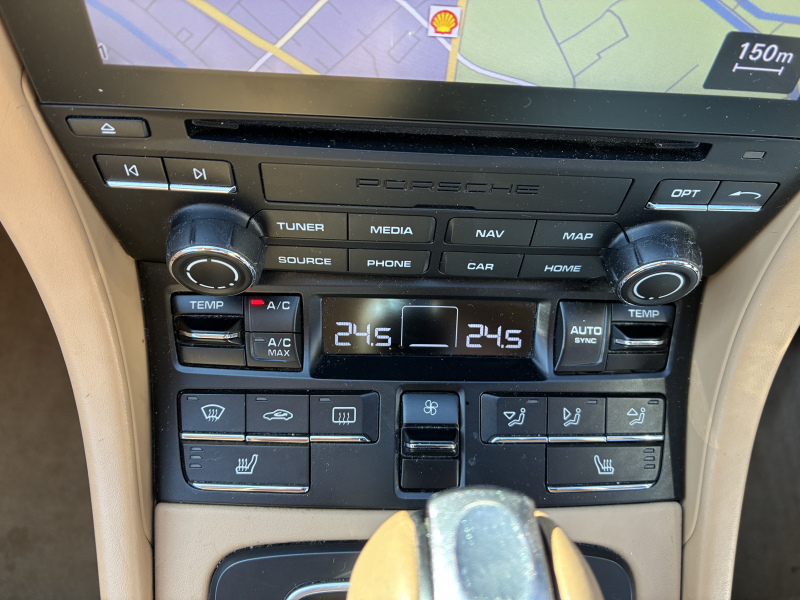 ポルシェ 911(Type991.2) カレラS　右H　PDK 　スポーツクロノPKG　スポーツエグゾースト　PCCB　PASM　ACC　シートヒーター　BOSE　　クレストエンボス加工ヘッドレスト　内装ルクソールベージュ