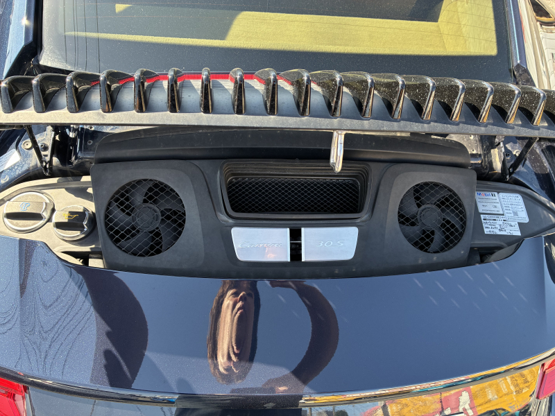 ポルシェ 911(Type991.2) カレラS　右H　PDK 　スポーツクロノPKG　スポーツエグゾースト　PCCB　PASM　ACC　シートヒーター　BOSE　　クレストエンボス加工ヘッドレスト　内装ルクソールベージュ
