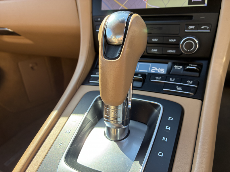 ポルシェ 911(Type991.2) カレラS　右H　PDK 　スポーツクロノPKG　スポーツエグゾースト　PCCB　PASM　ACC　シートヒーター　BOSE　　クレストエンボス加工ヘッドレスト　内装ルクソールベージュ