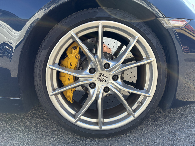 ポルシェ 911(Type991.2) カレラS　右H　PDK 　スポーツクロノPKG　スポーツエグゾースト　PCCB　PASM　ACC　シートヒーター　BOSE　　クレストエンボス加工ヘッドレスト　内装ルクソールベージュ