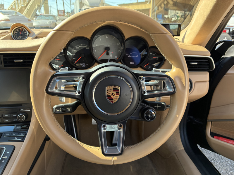 ポルシェ 911(Type991.2) カレラS　右H　PDK 　スポーツクロノPKG　スポーツエグゾースト　PCCB　PASM　ACC　シートヒーター　BOSE　　クレストエンボス加工ヘッドレスト　内装ルクソールベージュ