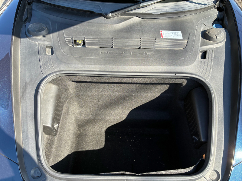 ポルシェ 911(Type991.2) カレラS　右H　PDK 　スポーツクロノPKG　スポーツエグゾースト　PCCB　PASM　ACC　シートヒーター　BOSE　　クレストエンボス加工ヘッドレスト　内装ルクソールベージュ
