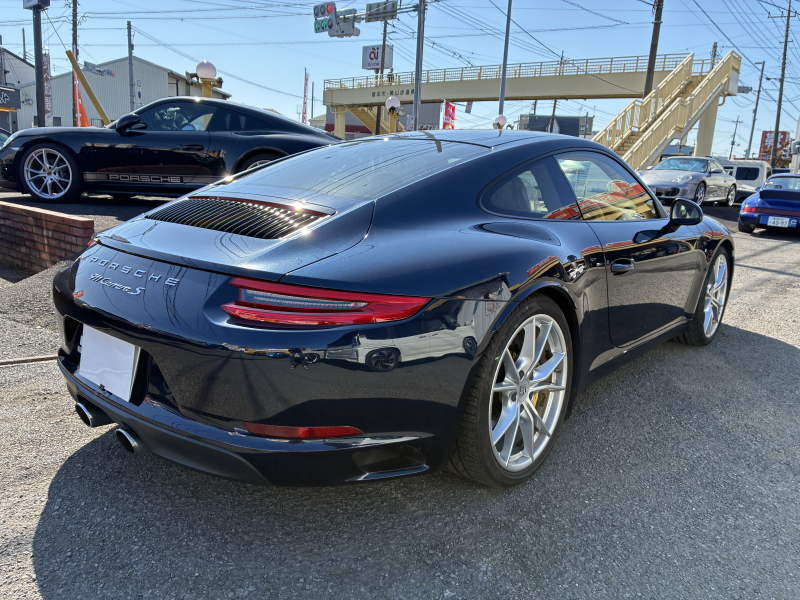 ポルシェ 911(Type991.2) カレラS　右H　PDK 　スポーツクロノPKG　スポーツエグゾースト　PCCB　PASM　ACC　シートヒーター　BOSE　　クレストエンボス加工ヘッドレスト　内装ルクソールベージュ
