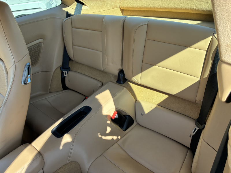 ポルシェ 911(Type991.2) カレラS　右H　PDK 　スポーツクロノPKG　スポーツエグゾースト　PCCB　PASM　ACC　シートヒーター　BOSE　　クレストエンボス加工ヘッドレスト　内装ルクソールベージュ