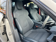 ポルシェ タイカン ターボS　カーボンスポーツデザインPKG