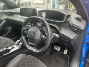 プジョー E-208 GT  クルーズコントロール　シートヒーター　ハーフレザーシート　17インチアルミ　ブラックルーフ　純正ナビ　地デジTV　ドラレコ　ETC