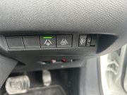 プジョー E-208 アリュール　後期モデル　アダクティブクルーズコントロール　アクティブセーフティーブレーキ　ディスプレイオーディオ