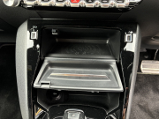 プジョー E-208 GT　アクティブクルーズコントロール　アクティブセーフティブレーキ　ブラインドスポットモニター　ナビ　地デジ　パノラミックビジョン　i-Cockpit　ハーフレザーシート