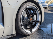 ポルシェ タイカン GTS  【希少PDCC、PSCB、リアアクスルステアリング装着車両】 人気のクレヨンカラー