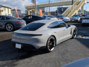 ポルシェ タイカン GTS  【希少PDCC、PSCB、リアアクスルステアリング装着車両】 人気のクレヨンカラー