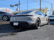 ポルシェ タイカン GTS  【希少PDCC、PSCB、リアアクスルステアリング装着車両】 人気のクレヨンカラー