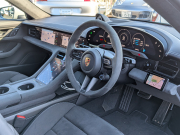 ポルシェ タイカン GTS  【希少PDCC、PSCB、リアアクスルステアリング装着車両】 人気のクレヨンカラー