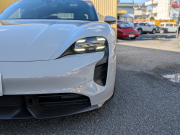 ポルシェ タイカン GTS  【希少PDCC、PSCB、リアアクスルステアリング装着車両】 人気のクレヨンカラー