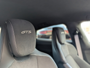 ポルシェ タイカン GTS  【希少PDCC、PSCB、リアアクスルステアリング装着車両】 人気のクレヨンカラー
