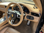 ポルシェ 911(Type991.2) カレラS　右H　PDK 　スポーツクロノPKG　スポーツエグゾースト　PCCB　PASM　ACC　シートヒーター　BOSE　　クレストエンボス加工ヘッドレスト　内装ルクソールベージュ