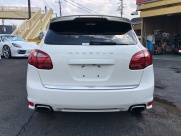 ポルシェ カイエン V6 スポーツデザインパッケージ 右ハンドル