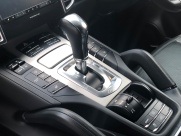 ポルシェ カイエン V6 スポーツデザインパッケージ 右ハンドル