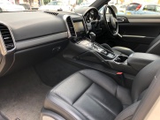 ポルシェ カイエン V6 スポーツデザインパッケージ 右ハンドル