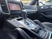 ポルシェ カイエン GTS 左ハンドル