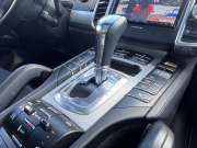 ポルシェ カイエン GTS 左ハンドル