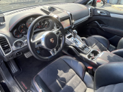 ポルシェ カイエン GTS 左ハンドル