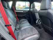 ポルシェ カイエン GTS 左ハンドル