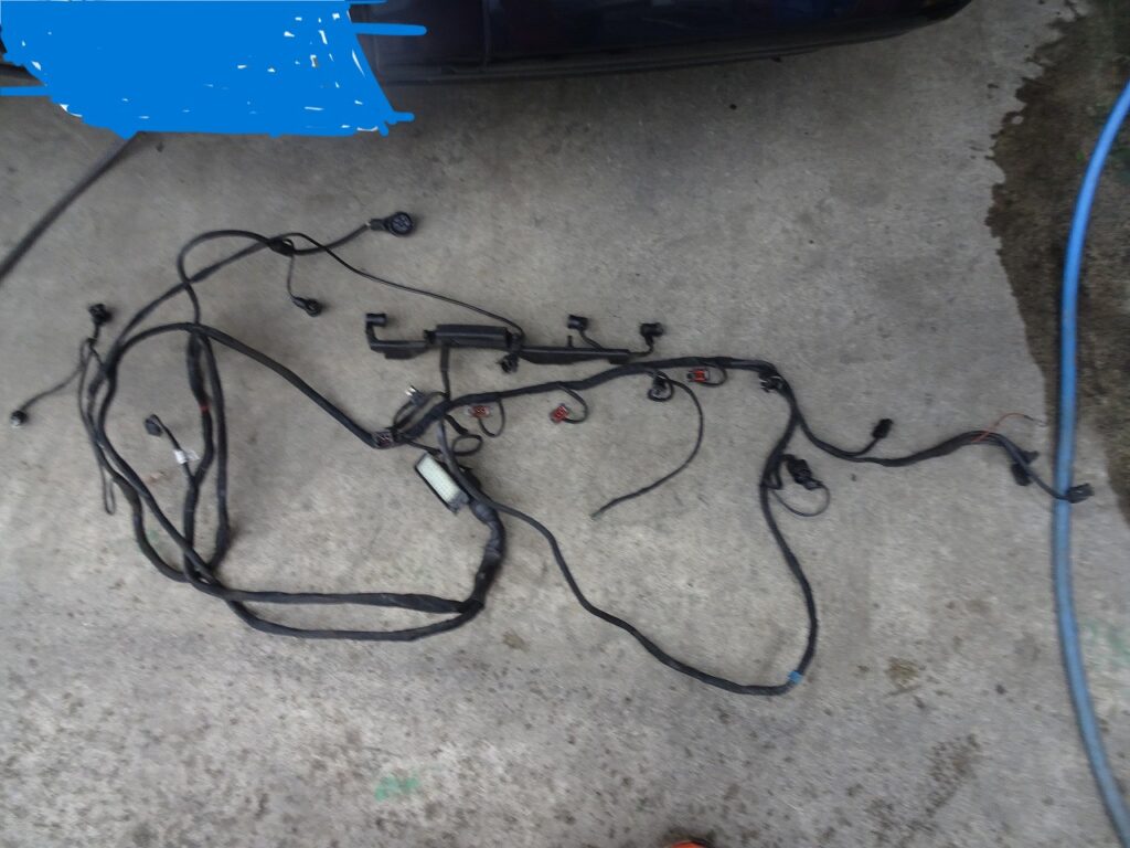 ベンツW124エンジンハーネス交換作業 ウィズ蓮田