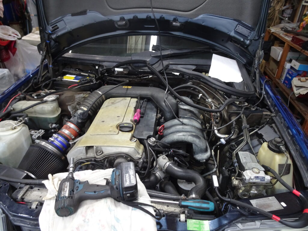 ベンツW124エンジン修理作業 ウィズ蓮田