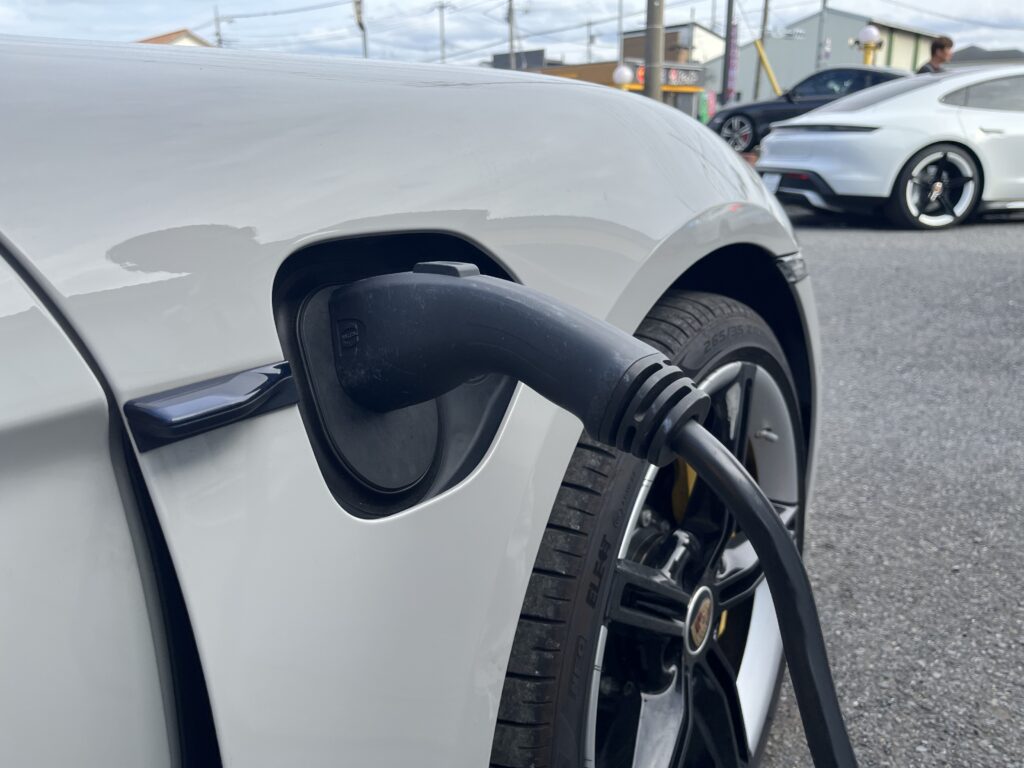 ポルシェタイカンの充電