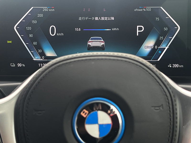 BMW i4 車載モニター